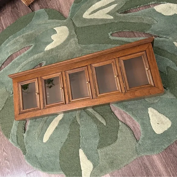 Gorgeous wooden wall Curio - Picture 2 of 5